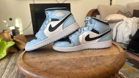AIR JORDAN 1 MID GS "ICE BLUE" 5.5 size