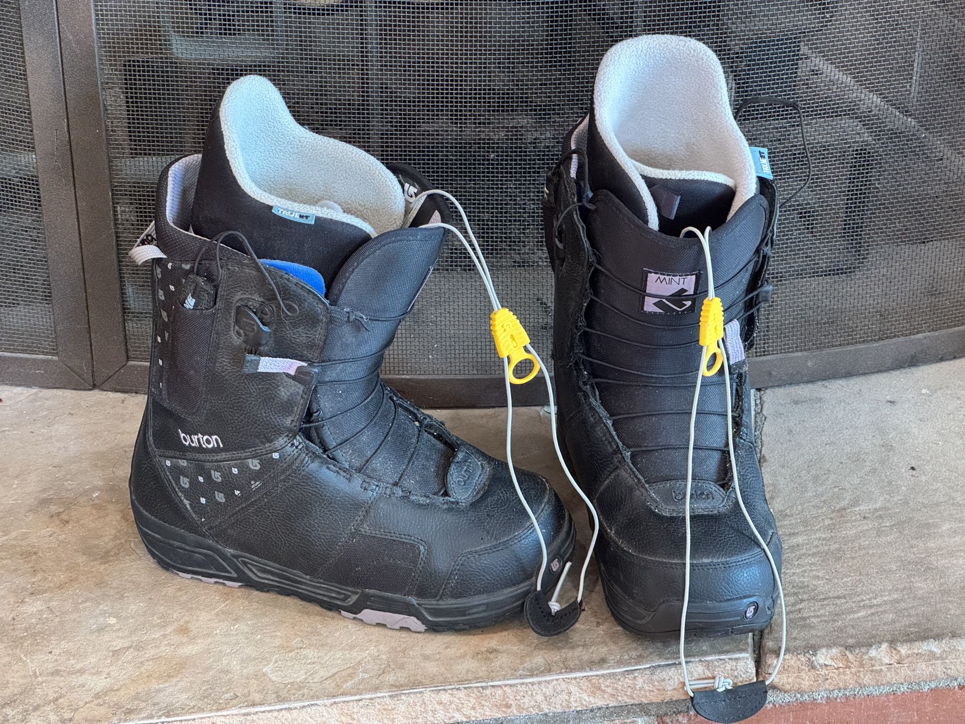 Snowboard Boots Women 9 Burton 