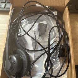 Wired headset with microphone