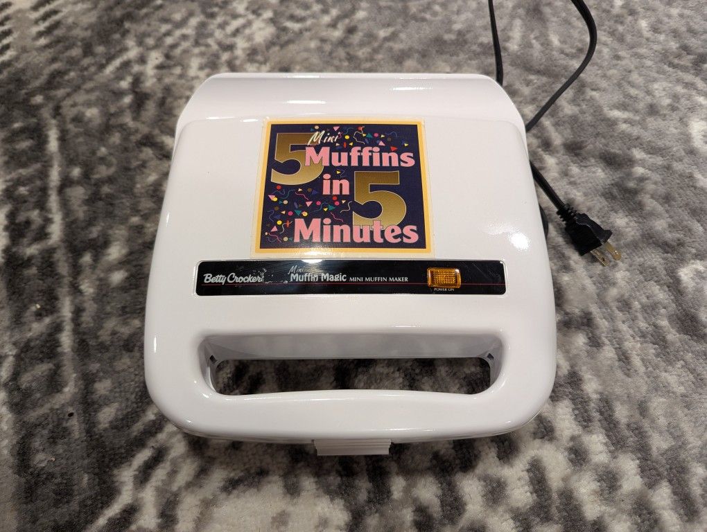Betty Crocker Muffin Magic Mini Muffin Maker