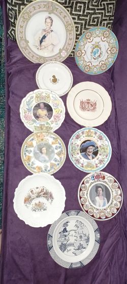 Beautiful Porcelain China Plates Queen Elizabeth 