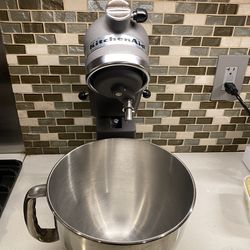 DEAL ALERT - Silver 4.5 Qt KitchenAid Mixer for Sale for Sale in Dublin, OH  - OfferUp