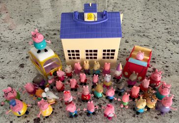 Peppa the pig house & figure play lot