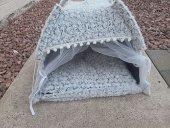 Kitty tent and chair