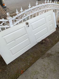 4 Doors with knobs.