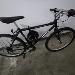 830 TREK  MOUNTAIN BIKE