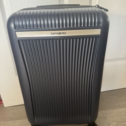  Samsonite 20" Carry-on