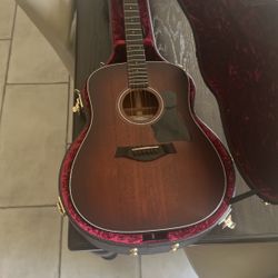 Acoustic Guitar Taylor 320