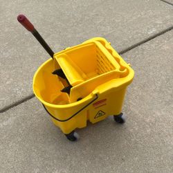 Rubbermaid Mop Dipper With Wringer