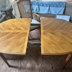 Table And Chairs With Extra Leafs 
