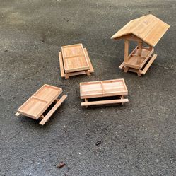 Chick -nic Chicken Feeding ,Squirrels, Birdfeeder Tables