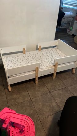 Children’s toddler bed