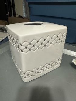 Tissue holder