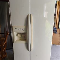 Refrigerator 