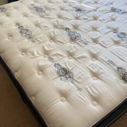 Beauty rest Black King Mattress 