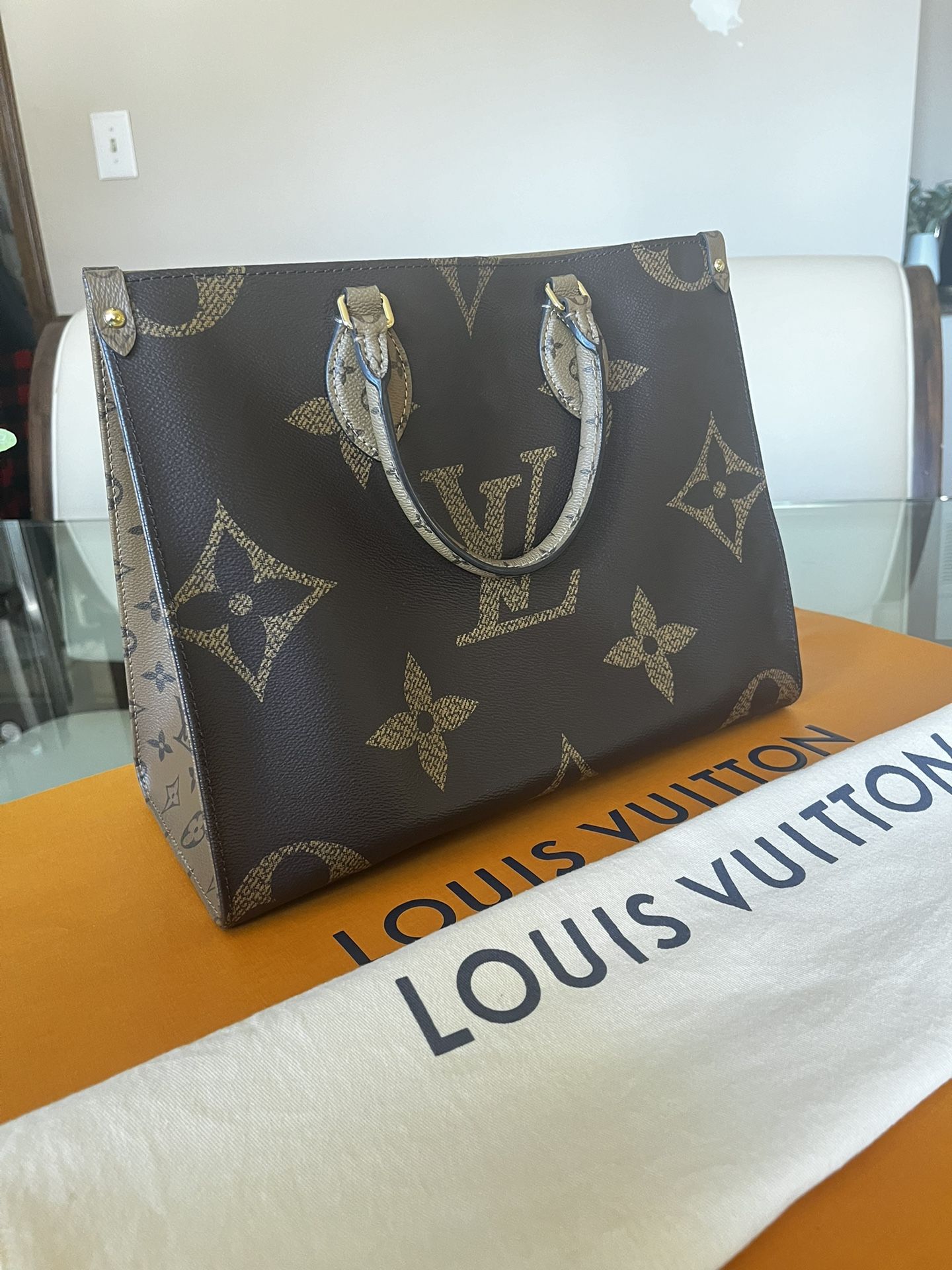 Louis Vuitton M45321 OnTheGo MM Bag