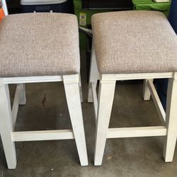 stools 