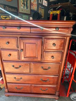 Beautiful Solid Wood Dresser – Elegant & Excellent Quality