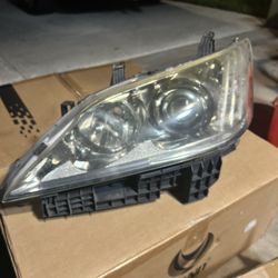 LF & RH Halogen Headlight Set For 2010 Lexus 