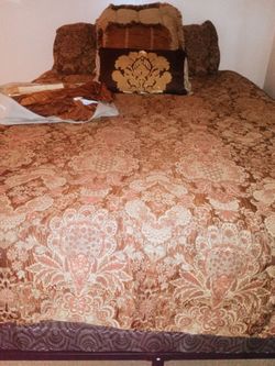 Chris Madden Comforter Set