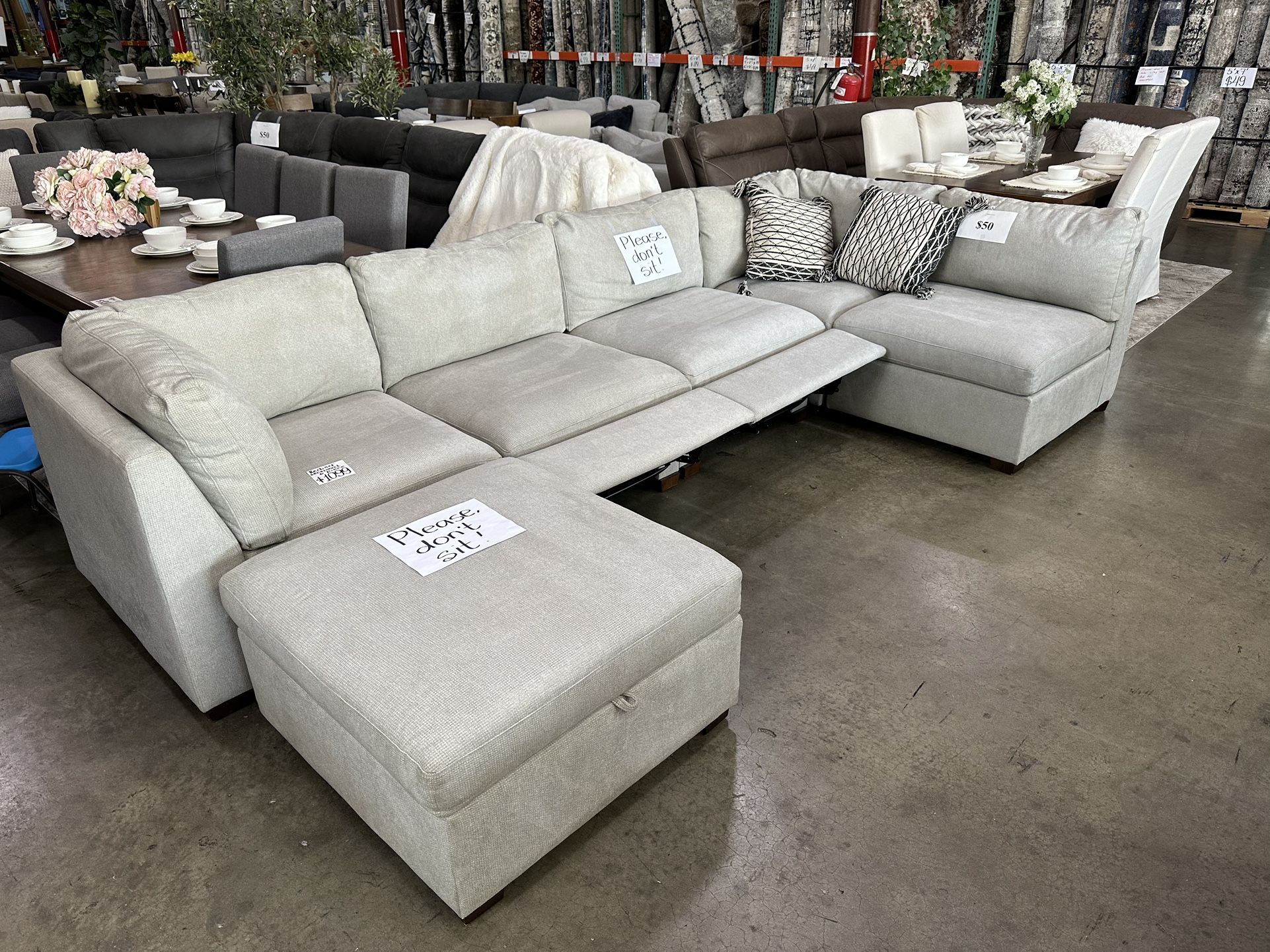Thomasville Rockford 6-piece Fabric Modular Sectional with 2 Power 