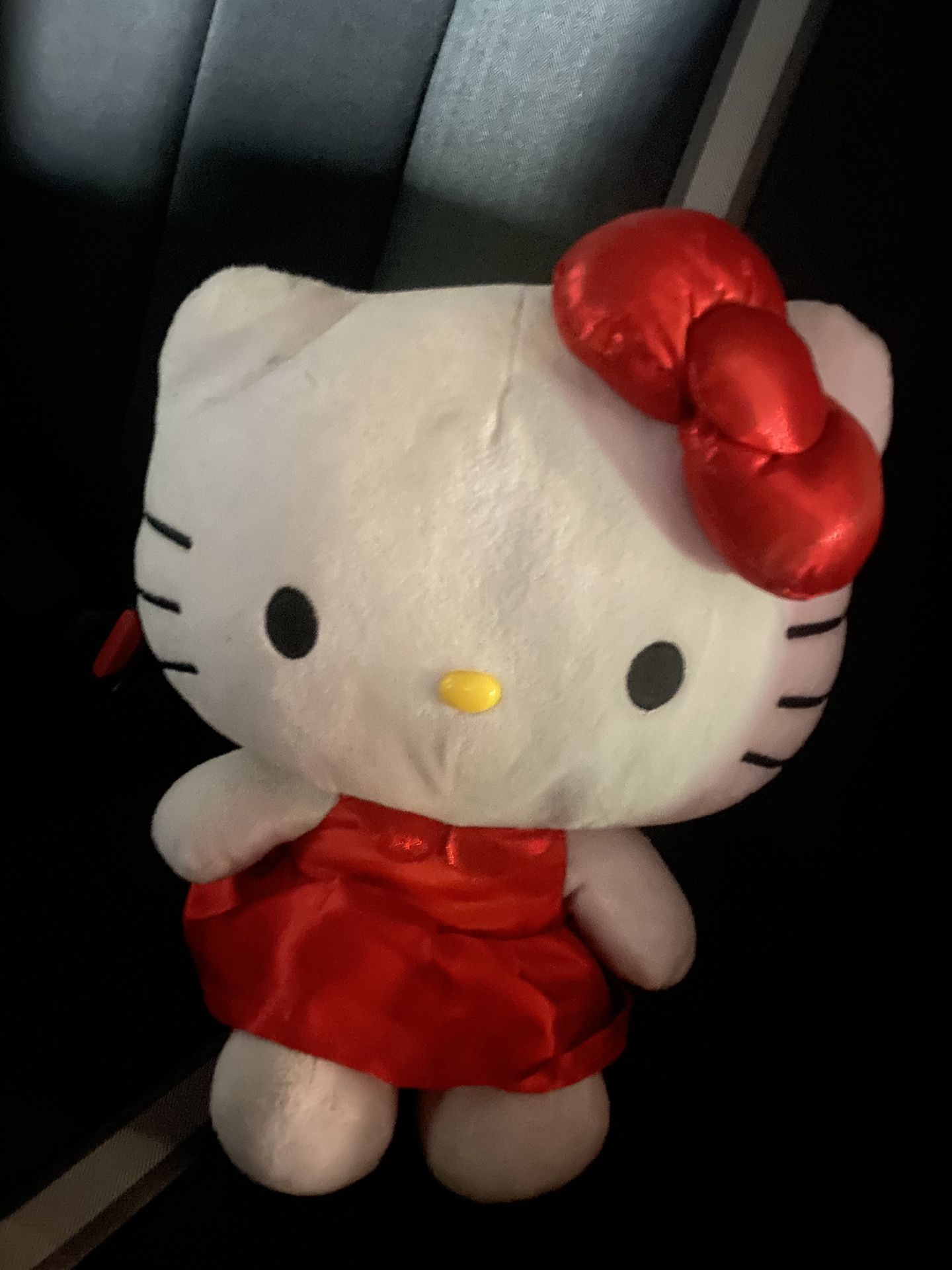 Hello kitty in red