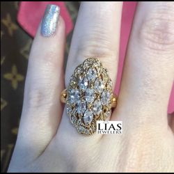 New 18k Yellow Gold Engagement Ring 