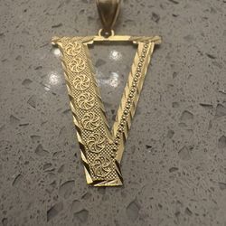 14k V Pendant