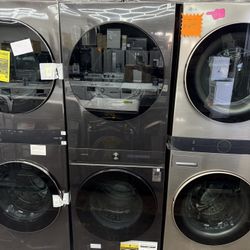 New open box Samsung Bespoke 4.6 cu. ft. Large Capacity Single Unit AI Laundry Hub Washer with 7.6 cu. ft. Gas Dryer in Brushed Black