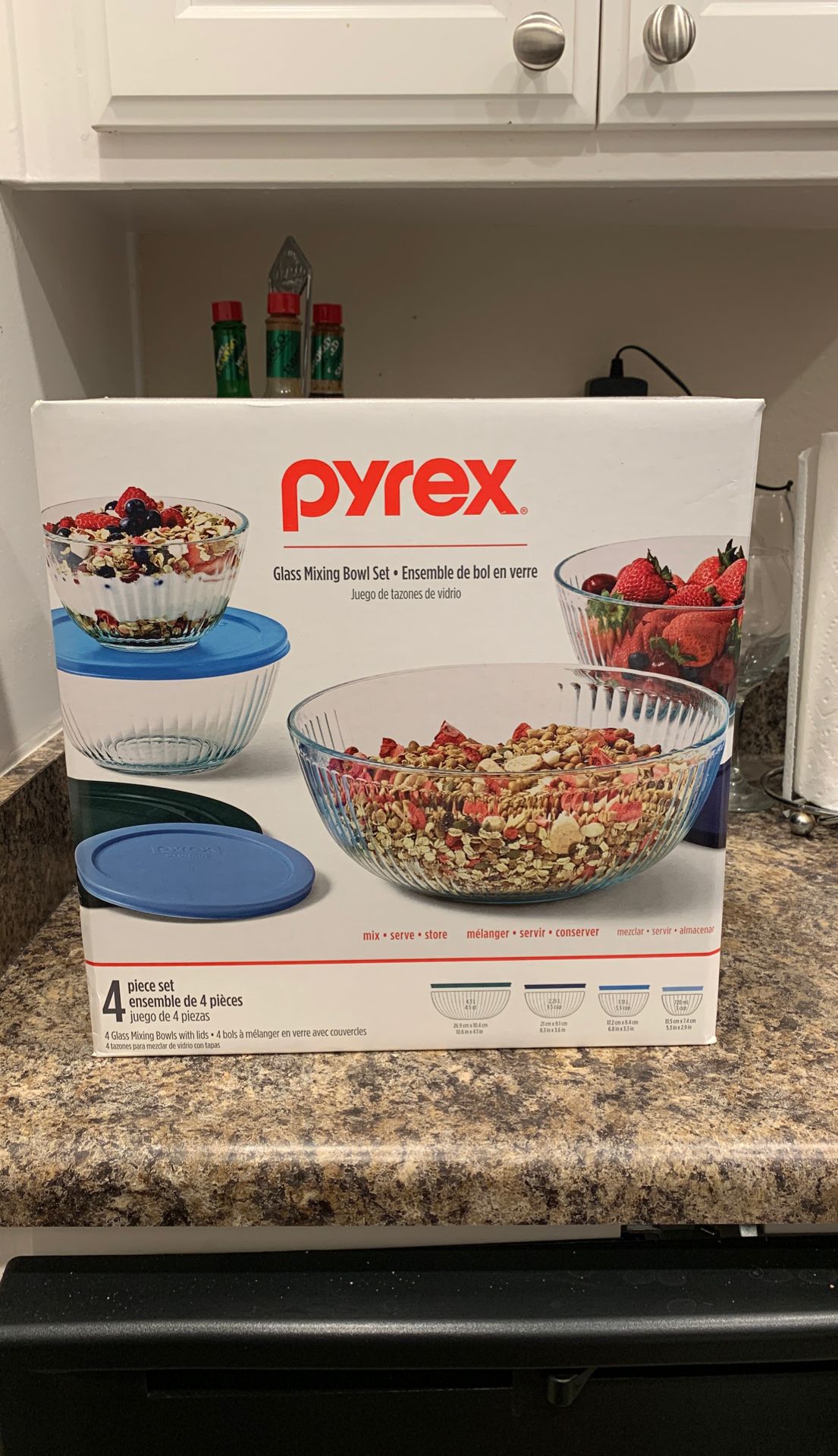 Pyrex glass mixing bowls/containers