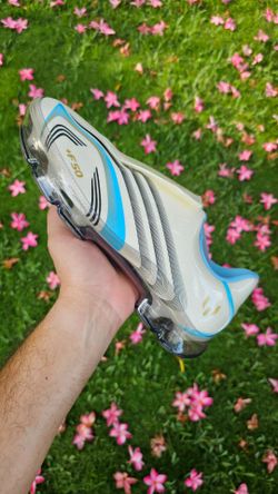 IN HAND + RECEIPT Adidas x Kith

x Messi F50 Inframe Size 10 Argentina Adiframe