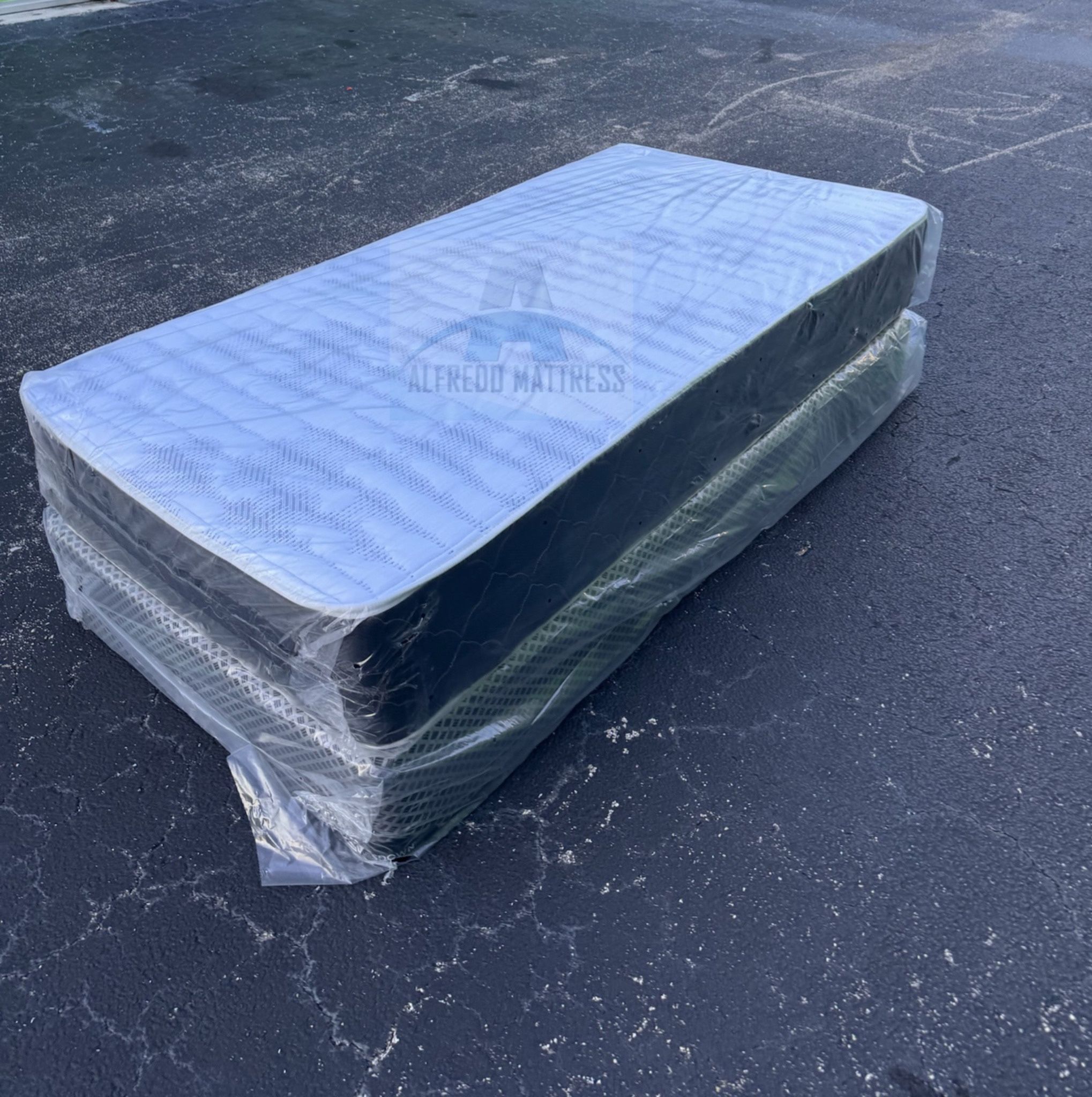 Twin mattress and box spring set (2pc - new)