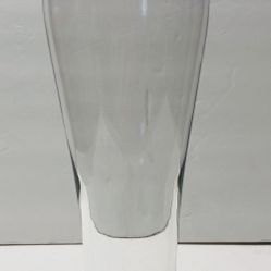 Wedding /special Occasions decor, flower vases, Pilsner shaped clear glass, 9 inches high, $3 each. 4 are available so $12 for the 4 pieces.