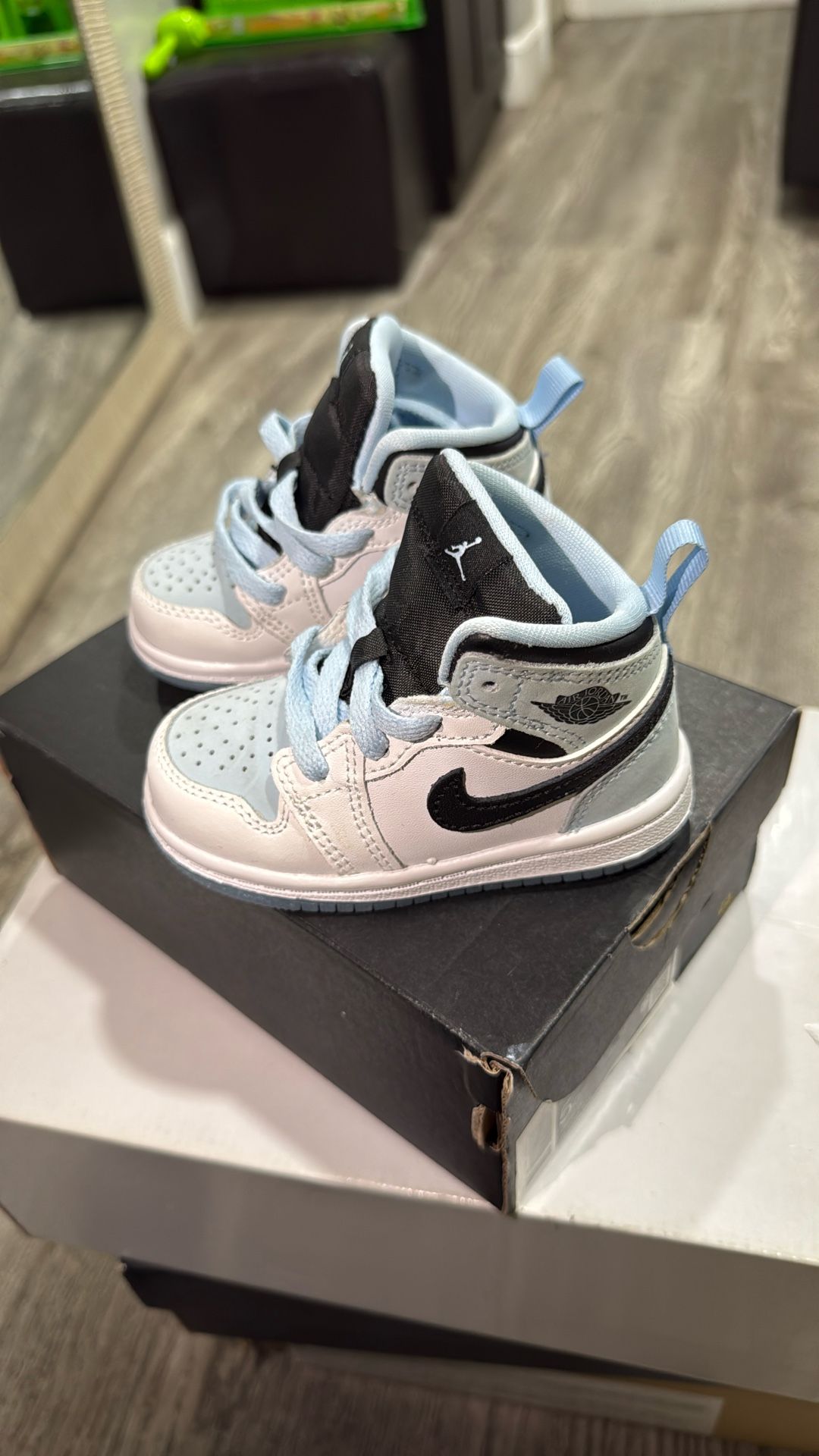 Jordan 1 Mid Se
