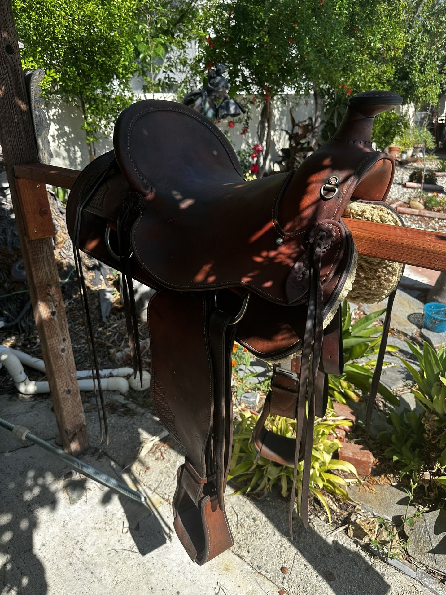 MACPHERSON 100% LEATHER SADDLE