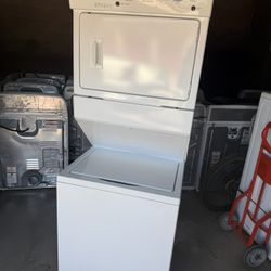 Stackable Washer and Electric dryer Whirlpool 