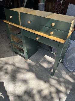 ✨Free Desk!✨