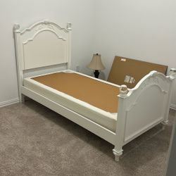 Girl’s Twin Size Bed