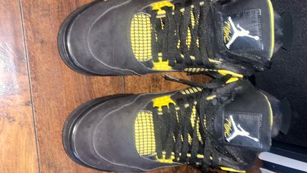 Air Jordan 4 Thunder Black Yellow