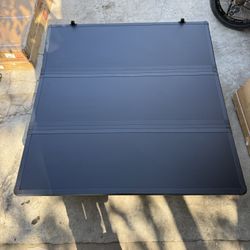 Tapa Dura Para Ford F-150 Caja Corta 5.5Pies / Hard Tonneau Cover Tri Fold Short Bed