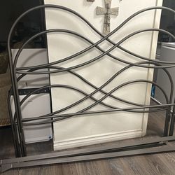 Queen metal bed frame and 2 Nightstands / End Tables