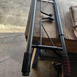 Foldable pull up bat