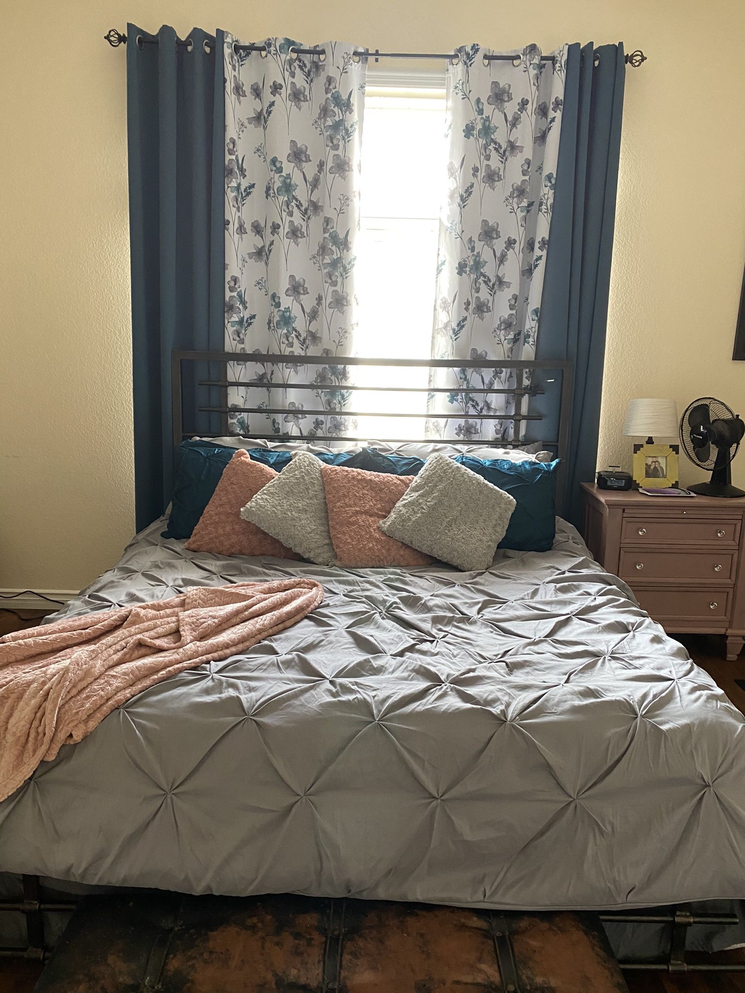 Industrial Metal Snap Assembled Cal King Bed Frame