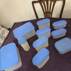 Set Of Tupperware Containers 