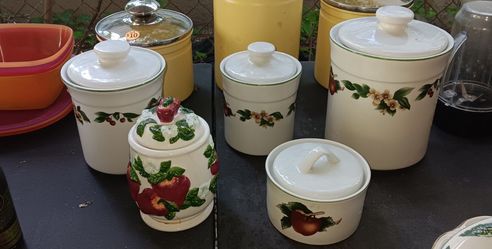 Apple canister set/creamer