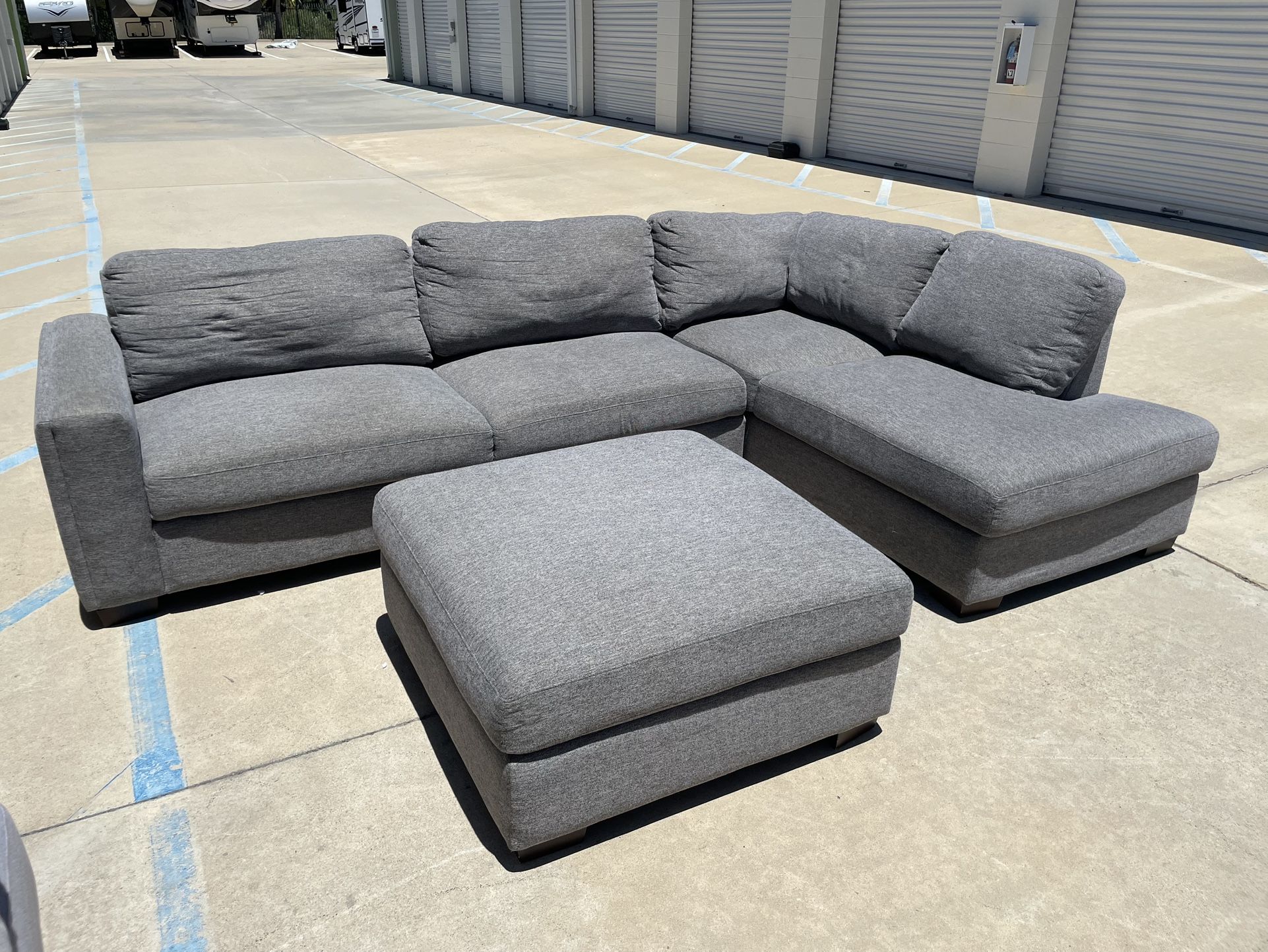 Thomasville Sectional Couch - Delivery Available 