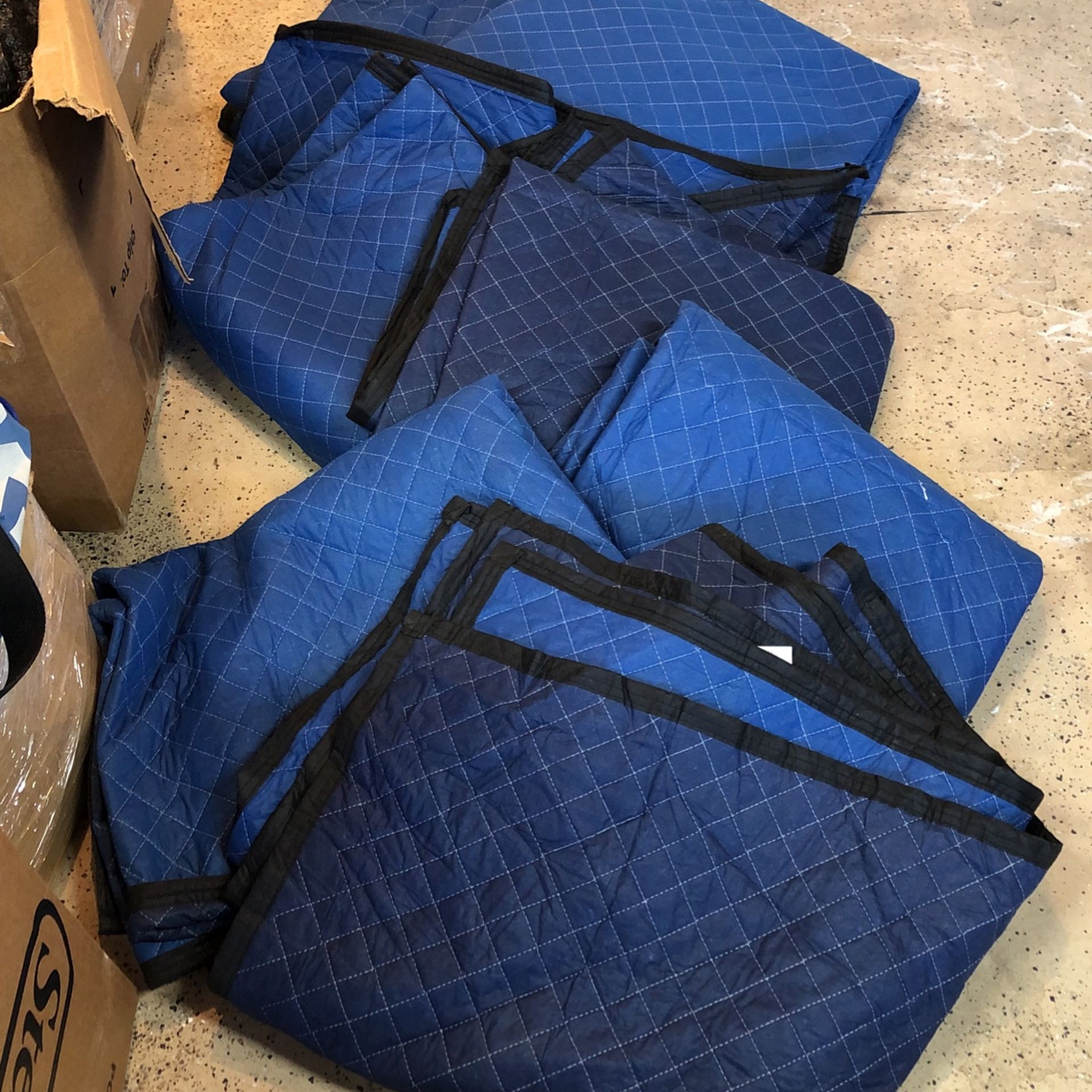 5 Gently Used Moving Blankets. 40 OBO for Sale in Sacramento, CA OfferUp