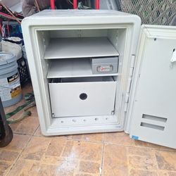 Safe For Home Or Office Electronic And Key