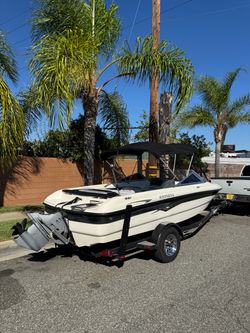 2005 Reinell Boat