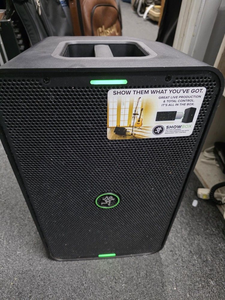Mackie ShowBox All-in-One Battery-Powered Performance Rigv